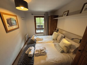 2 chambres, lit parapluie, Wi-Fi gratuit, draps fournis