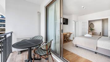 1 bedroom, desk, free WiFi, bed sheets