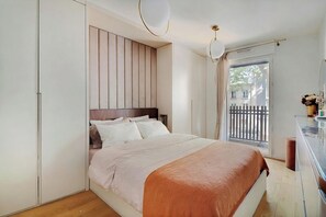 2 bedrooms, in-room safe, desk, iron/ironing board