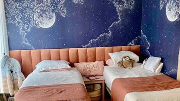 2 slaapkamers, een kluis op de kamer, een bureau