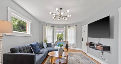 Modern 6BR Near Syracuse U, Destiny & Zoo Sleeps 18