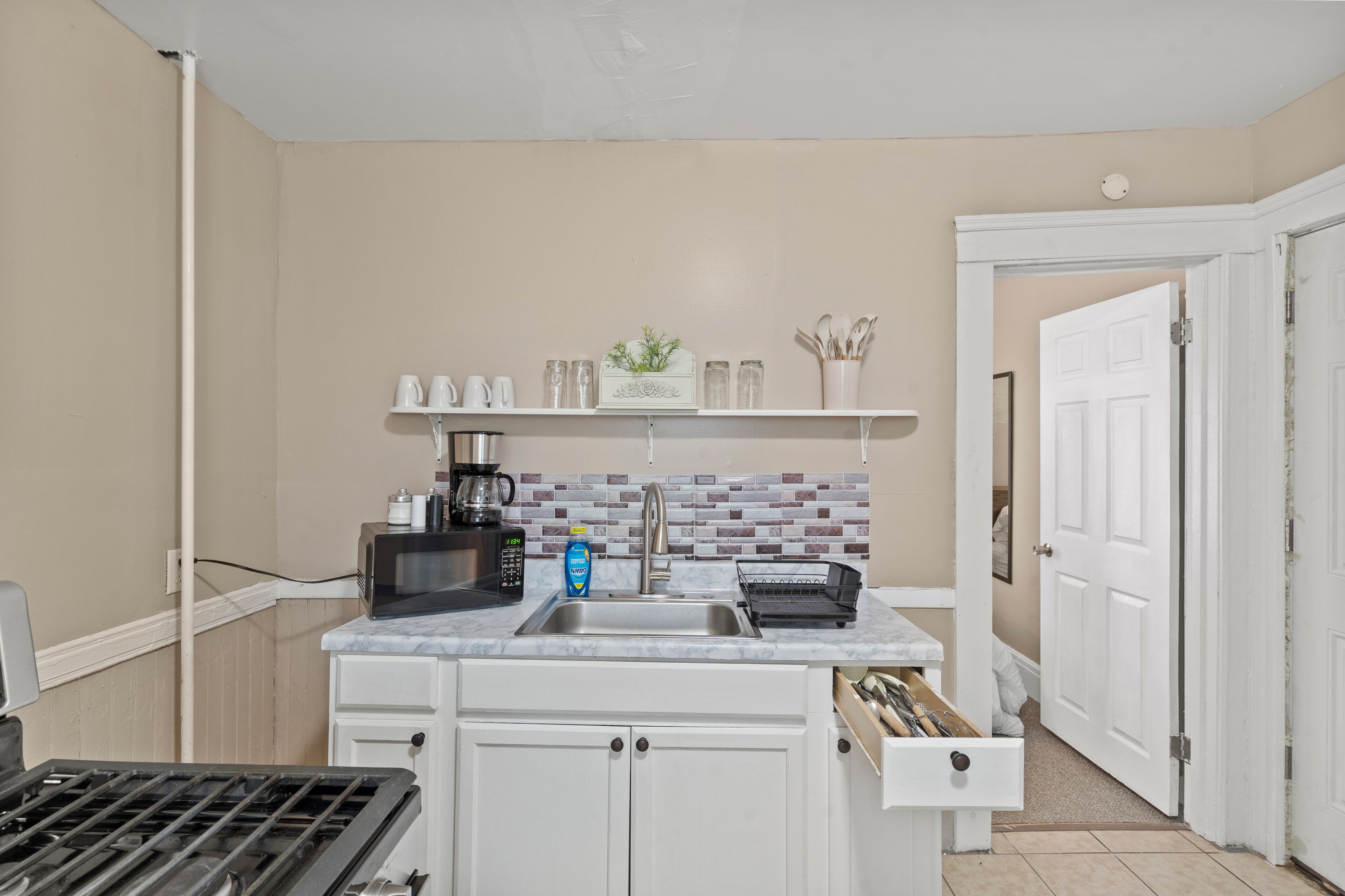 Microwave, cookware/dishes/utensils, dining tables