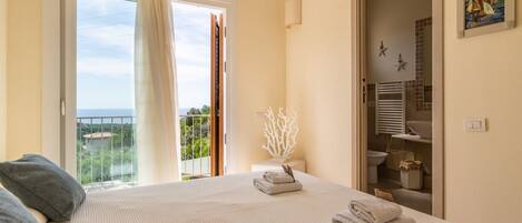 2 bedrooms, travel cot