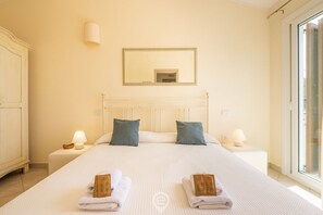 2 bedrooms, travel crib