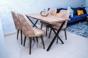 Appartement, 2 chambres, fumeur | Restauration