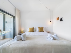 2 chambres, lit de bébé portatif, Wi-Fi, literie fournie