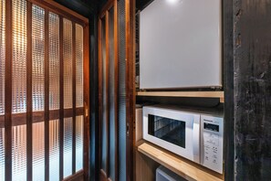 Gallery House, Garden View | Private kitchen | Electric kettle