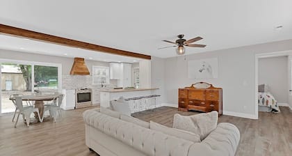 Charming 3BR/2BA home—peaceful country vibes, perfect for relaxing stays!