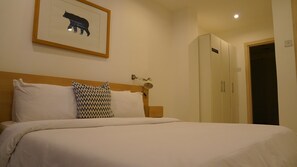 3 habitaciones, tabla de planchar con plancha, wifi y ropa de cama 