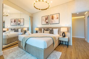 2 quartos, cofres nos quartos, ferros/tábuas de passar roupa