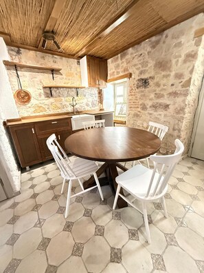 Reception - Elos Ayvalık Pansiyon (Ayvalik)