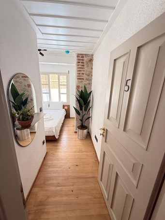 Classic Tek Büyük veya İki Ayrı Yataklı Oda | Kaliteli yatak takımı, ücretsiz kablosuz İnternet, çarşaf takımı