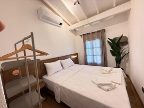 Habitación clásica con 1 cama matrimonial o 2 individuales | Ropa de cama de alta calidad, wifi gratis y ropa de cama 