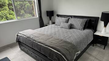 2 bedrooms, iron/ironing board, WiFi, bed sheets