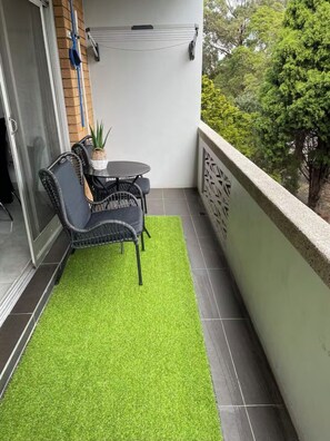 Terrace/patio - Fully Renovated 2-bedroom apartment in Brighton-Le-Sands, 2 mins from the Beach (Brighton-Le-Sands)