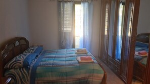 3 bedrooms, iron/ironing board, bed sheets