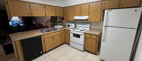 Micro-ondes, four, plaque de cuisson, lave-vaisselle