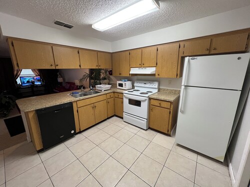 Charming 2-bedroom apartment with WiFi, AC in terrific Lakeland