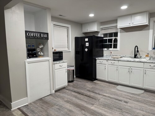 Charming 3-bedroom, 2 bathroom house with WiFi, AC in wonderful Goldsboro.