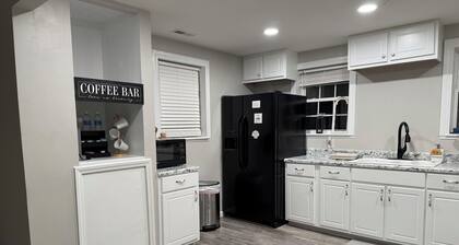 Charming 3-bedroom, 2 bathroom house with WiFi, AC in wonderful Goldsboro.