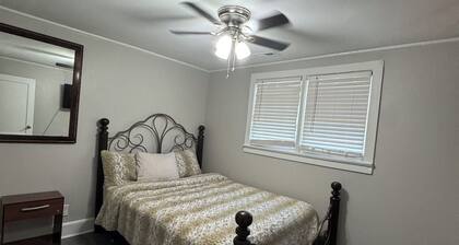 Charming 2-bedroom, 2 bathroom house with WiFi, AC in wonderful Goldsboro.
