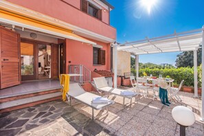 Family Apartment, Multiple Bedrooms, Refrigerator & Microwave (House Sardinia La Dolce Vita) | Outdoor dining
