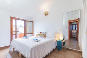 2 bedrooms, laptop workspace, free WiFi, bed sheets