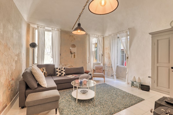 Estúdio standard (La Casa Della Vikinga) | Área de estar | TV 21 polegadas com canais a cabo