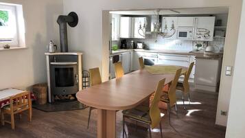 Apartment, 2Â Schlafzimmer, barrierefrei, Terrasse | Speisen