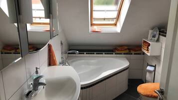 Apartment, 2Â Schlafzimmer, barrierefrei, Terrasse | Badezimmer