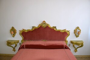 3 bedrooms, desk, iron/ironing board, travel cot