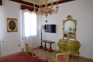 3 bedrooms, desk, iron/ironing board, travel crib