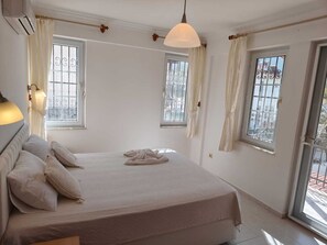 5 bedrooms, iron/ironing board, WiFi