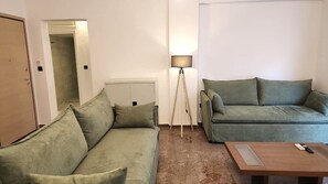 42-inch flat-screen TV with cable channels, TV - Grec Maison Piraeus by GrecCollection (Piraeus)