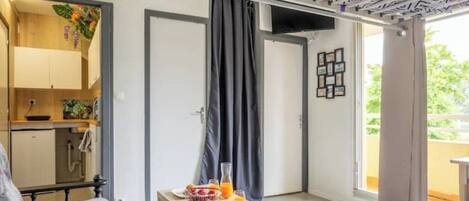 Iron/ironing board, WiFi