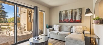 Moose Mgmt-Racquet Club 18: Downtown-Free Bus-BBQ