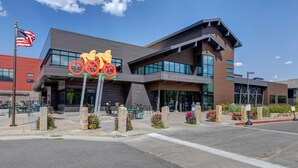 A modern building with a sign reading "Park City Municipal Athletic & Recreation Center."