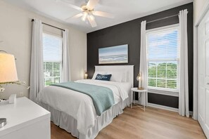 3 bedrooms, iron/ironing board, WiFi - Private Gated Complex with pool, 1 block to St Aug (St. Augustine)