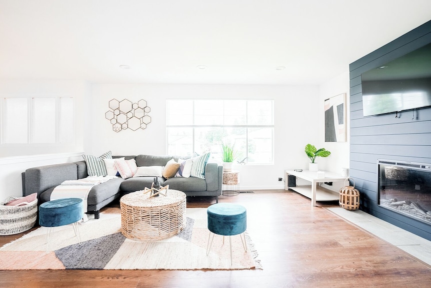 Spacious 6-br Farmhouse Near Downtown - Seattle, WA