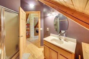 Shower, free toiletries, hair dryer, towels