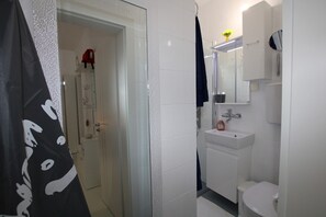 Dusche, Handtücher, Toilettenpapier