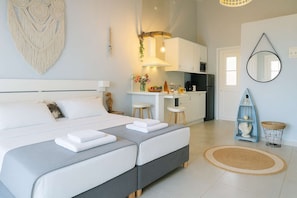 1 dormitorio, tabla de planchar con plancha, wifi y ropa de cama