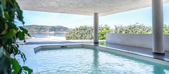 Architect-designed villa with panoramic view of the Revellata