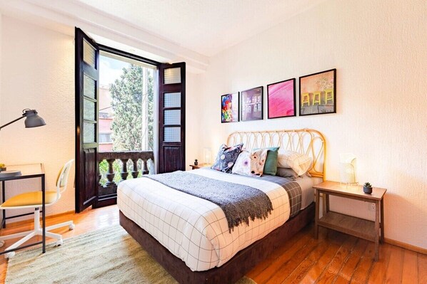 3 bedrooms, in-room safe, desk, iron/ironing board - Mustard & Pink City Pad, Walk to Medellin Market (Ciudad de México)