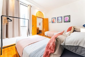 3 Schlafzimmer, Zimmersafe, Schreibtisch, Bügeleisen/Bügelbrett