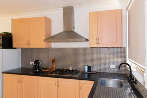 Réfrigérateur, micro-ondes, four, grille-pain