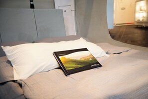 Comfort Tent, 1 Queen Bed, City View | Bed sheets