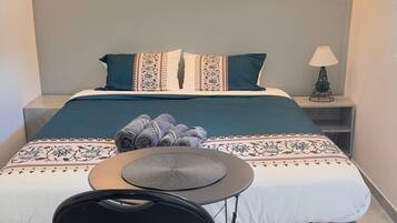 4 chambres, fer et planche à repasser, Wi-Fi, draps fournis