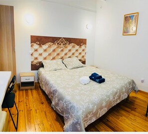 4 quartos, ferros/tábuas de passar roupa, Wi-Fi, roupa de cama