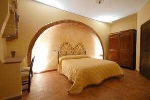 1 bedroom, bed sheets